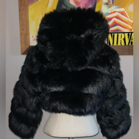 Black faux fur cropped coat. Brand new. Excellent condition. - Picture 3 of 7